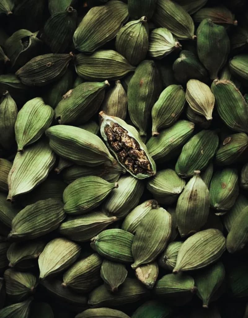 Small Cardamom / Choti Elaichi / Cinna Elakulu